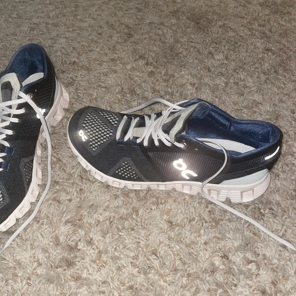 Like new (only worn 3 times) on cloud shoes. Women’s size 8